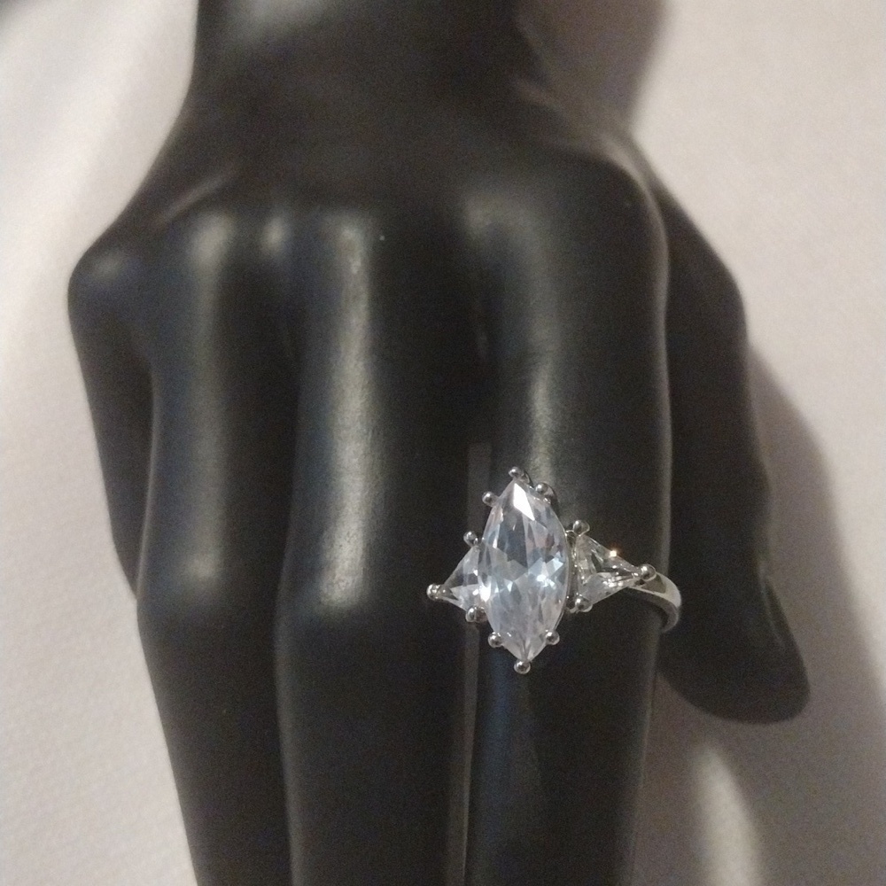 Elegant Silver Women's Ring